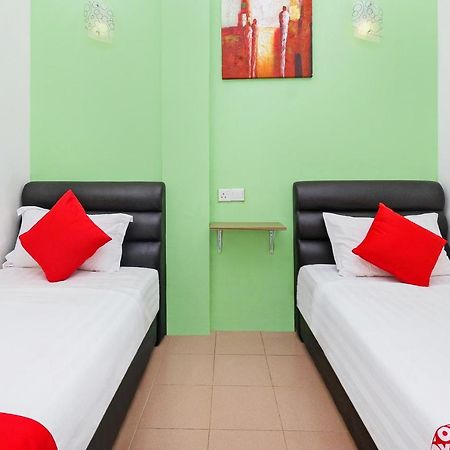 Oyo 850 Gold Star Hotel Chukai Dış mekan fotoğraf