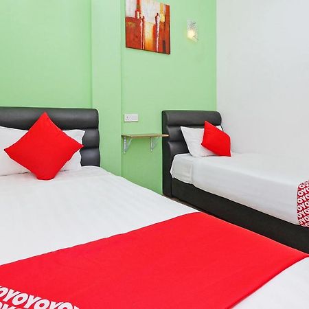 Oyo 850 Gold Star Hotel Chukai Dış mekan fotoğraf