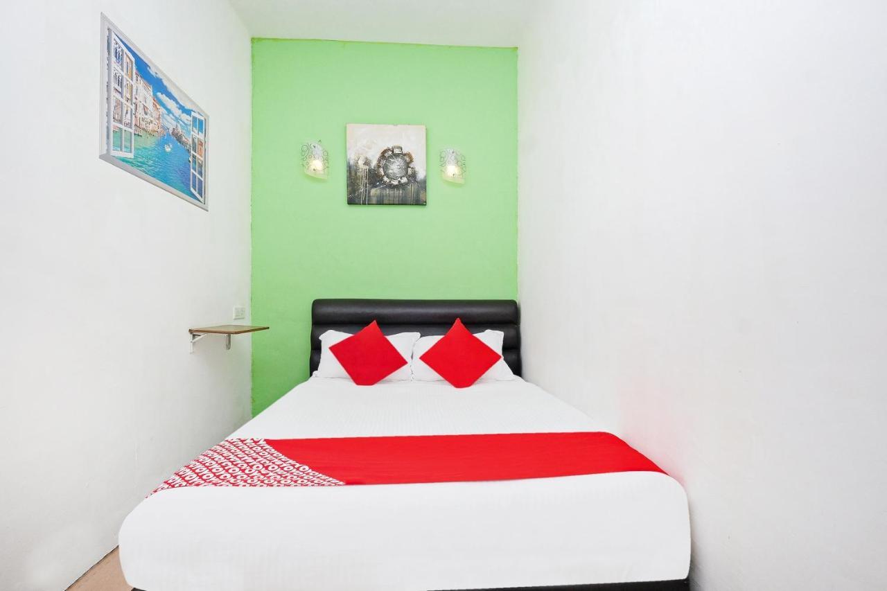 Oyo 850 Gold Star Hotel Chukai Dış mekan fotoğraf