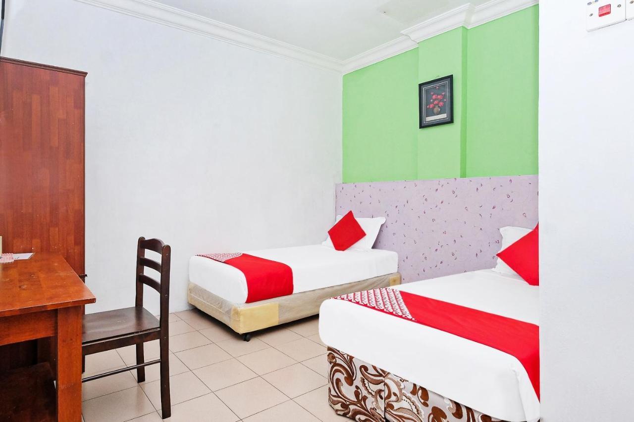 Oyo 850 Gold Star Hotel Chukai Dış mekan fotoğraf