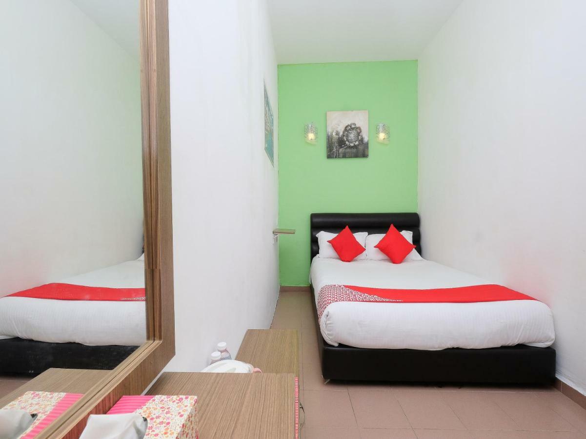 Oyo 850 Gold Star Hotel Chukai Dış mekan fotoğraf