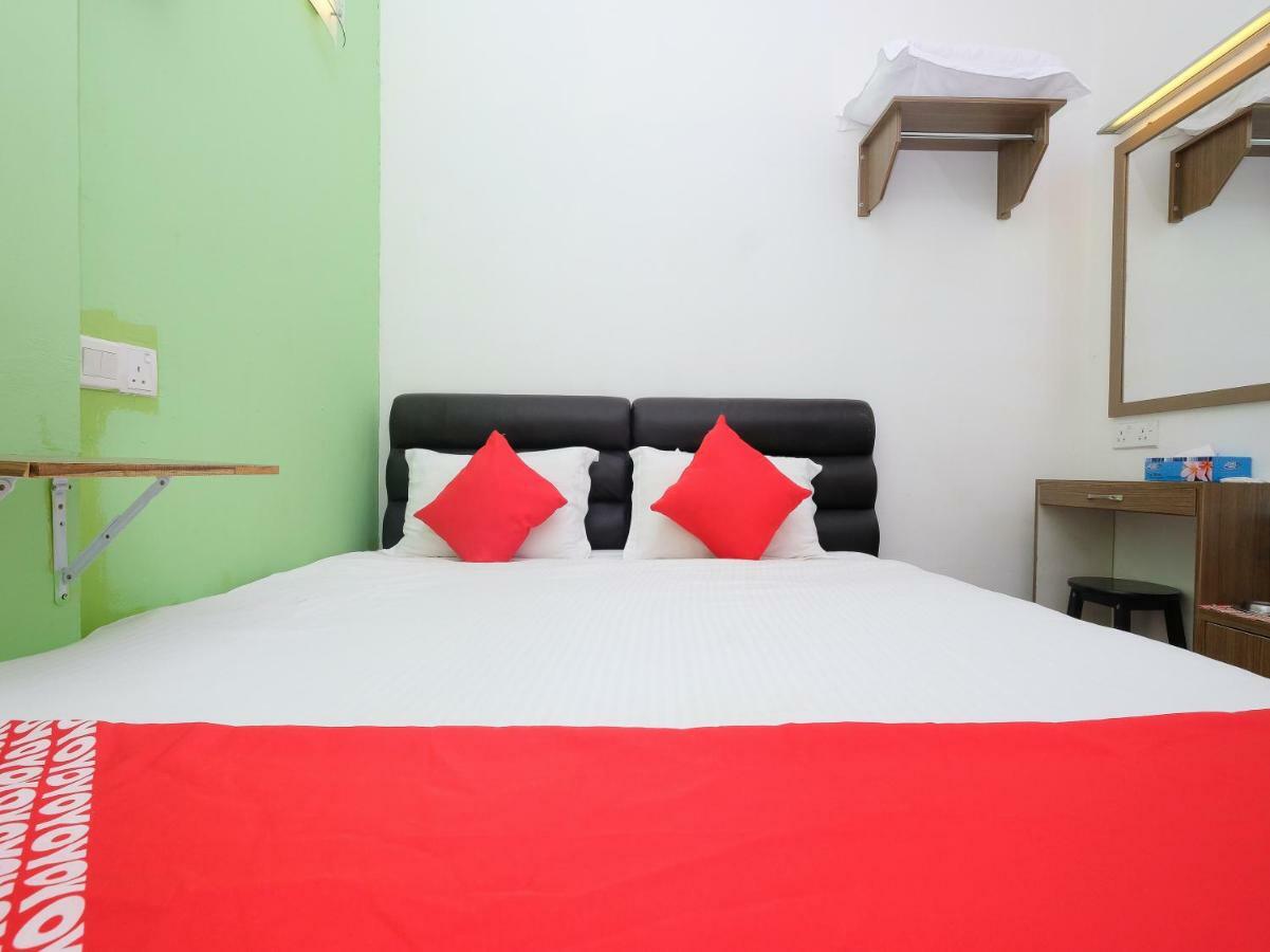 Oyo 850 Gold Star Hotel Chukai Dış mekan fotoğraf