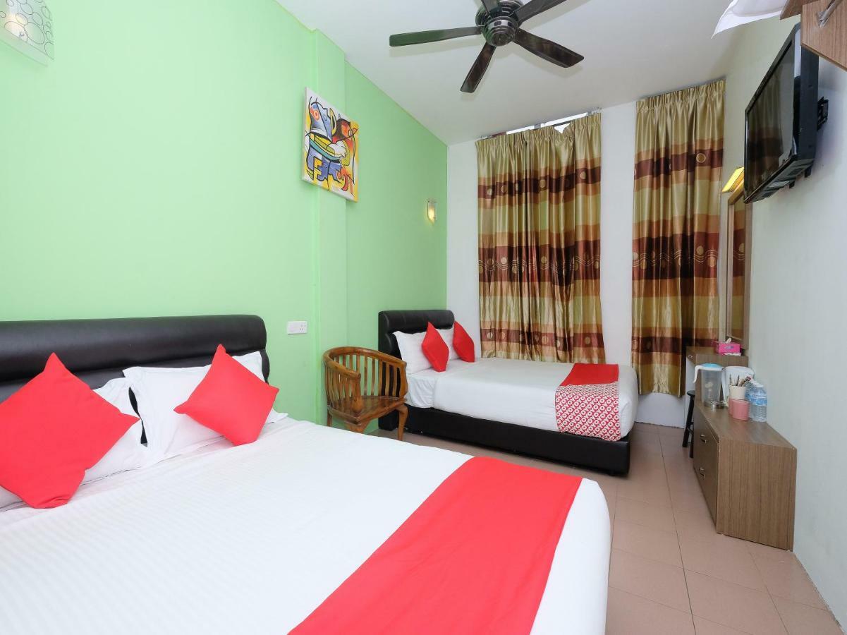 Oyo 850 Gold Star Hotel Chukai Dış mekan fotoğraf