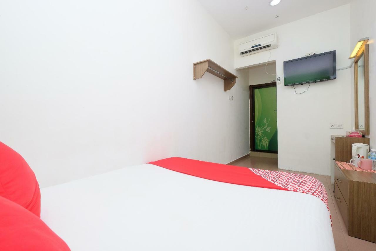 Oyo 850 Gold Star Hotel Chukai Dış mekan fotoğraf