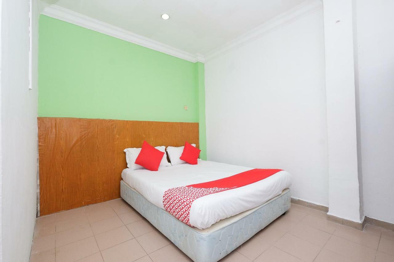 Oyo 850 Gold Star Hotel Chukai Dış mekan fotoğraf