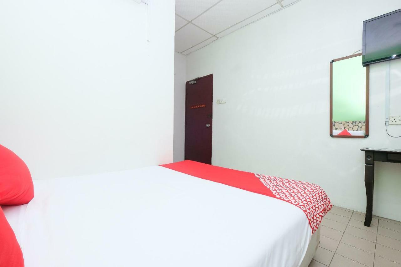 Oyo 850 Gold Star Hotel Chukai Dış mekan fotoğraf