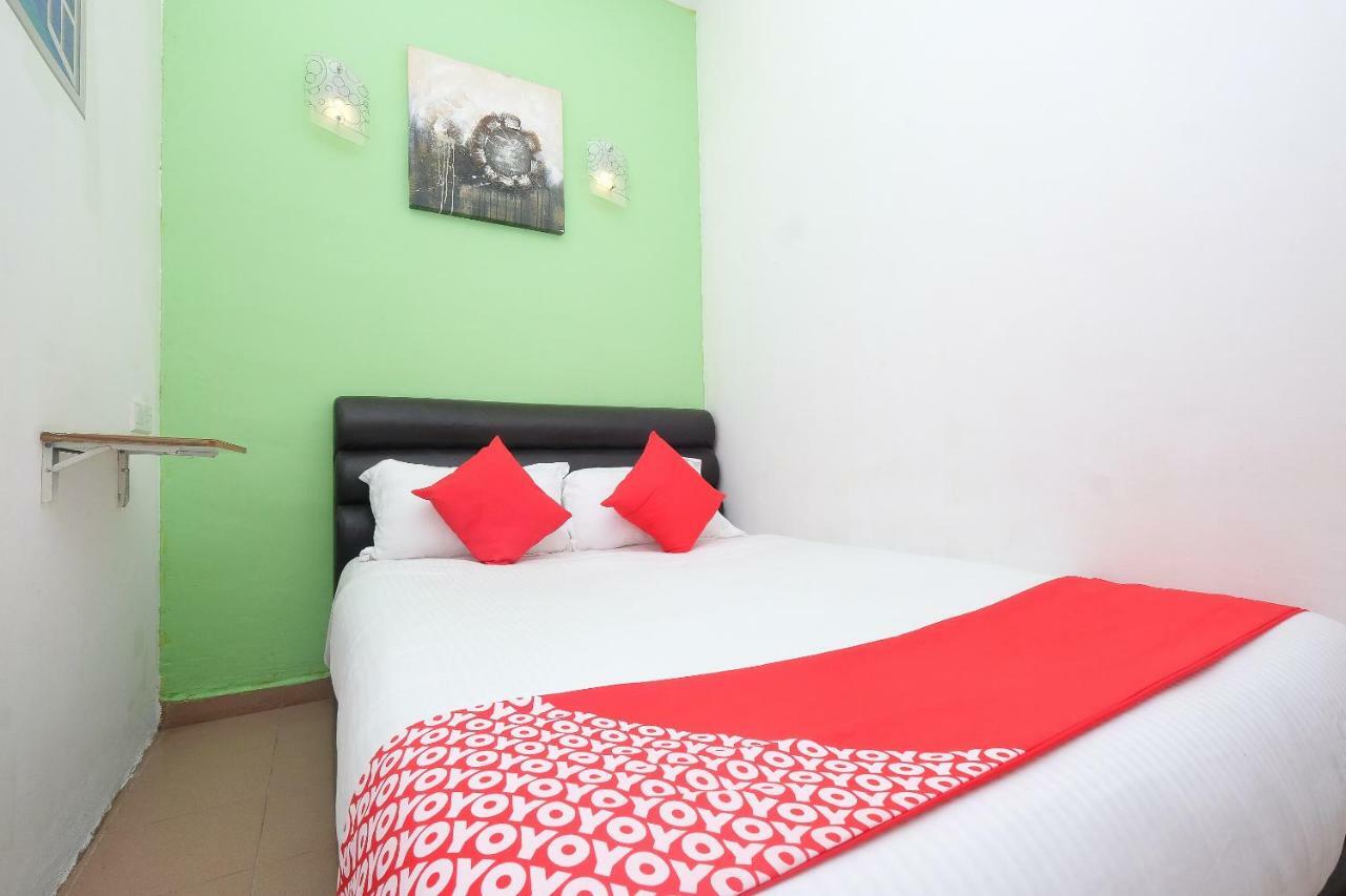 Oyo 850 Gold Star Hotel Chukai Dış mekan fotoğraf