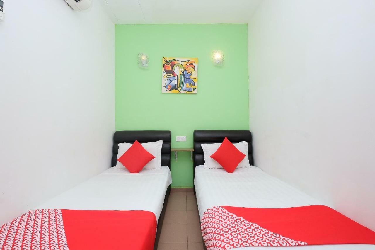 Oyo 850 Gold Star Hotel Chukai Dış mekan fotoğraf
