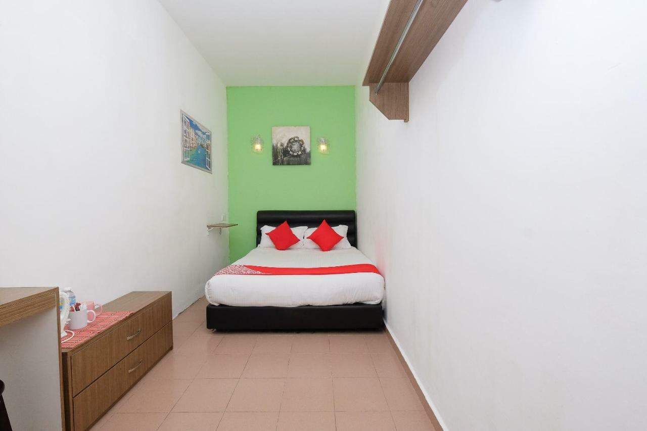 Oyo 850 Gold Star Hotel Chukai Dış mekan fotoğraf
