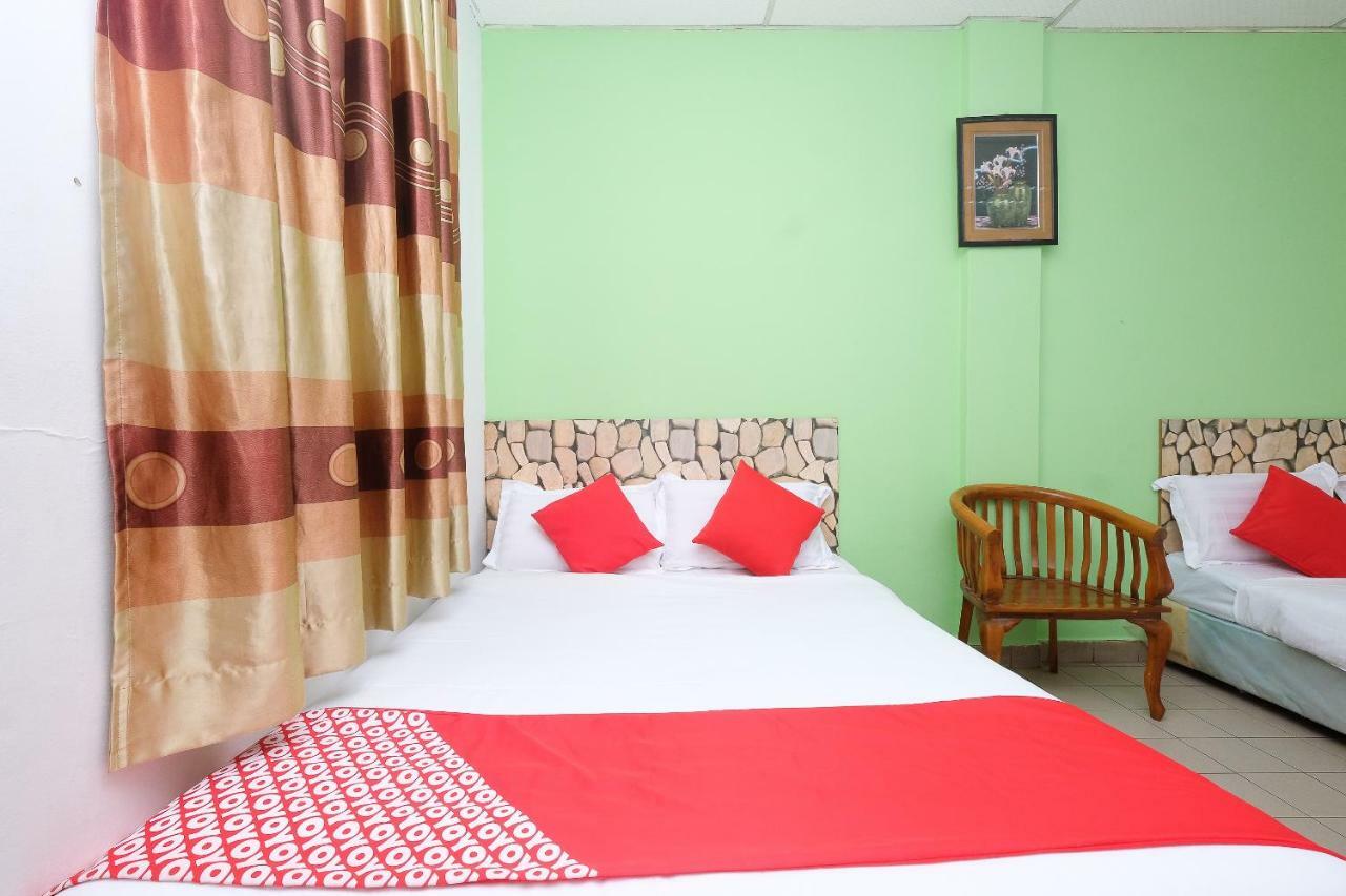 Oyo 850 Gold Star Hotel Chukai Dış mekan fotoğraf