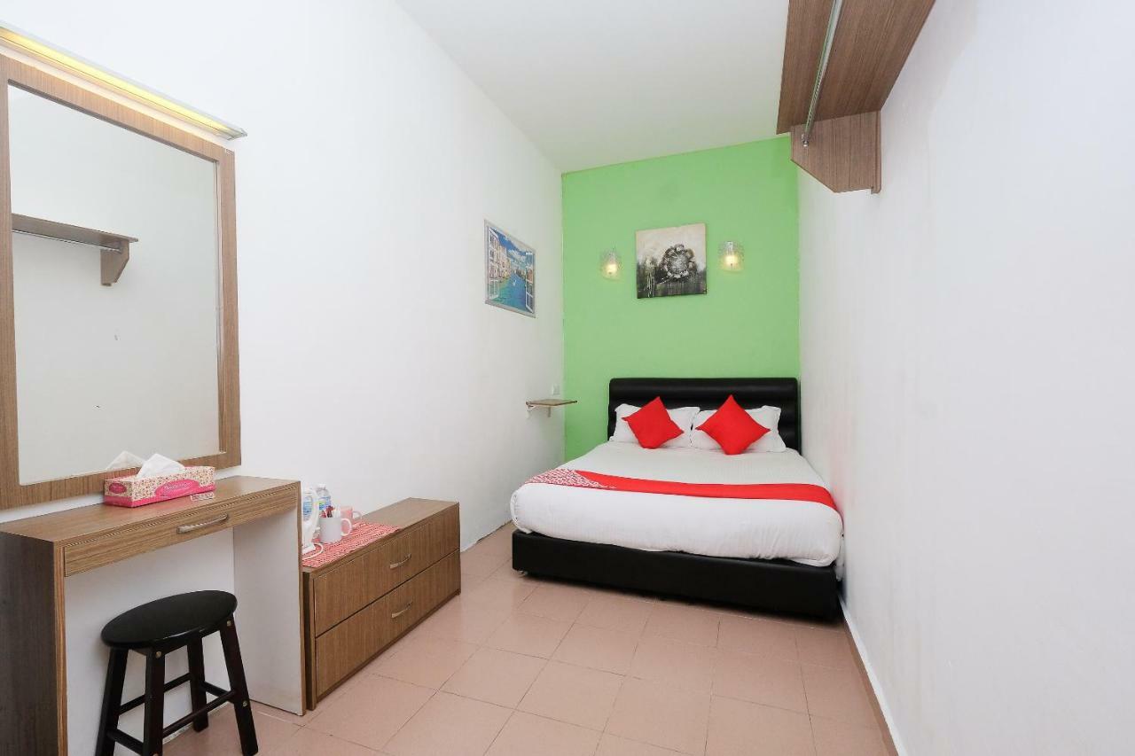 Oyo 850 Gold Star Hotel Chukai Dış mekan fotoğraf