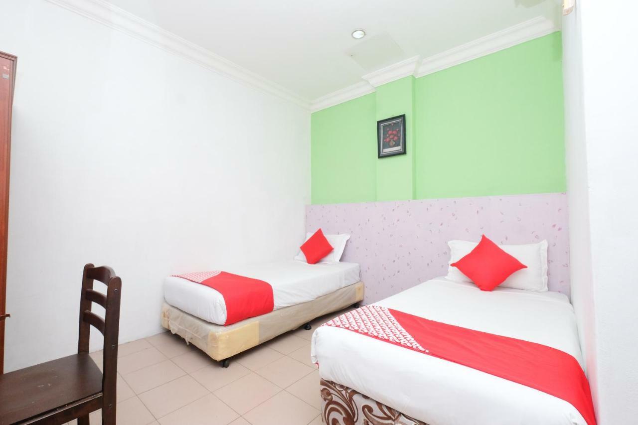Oyo 850 Gold Star Hotel Chukai Dış mekan fotoğraf