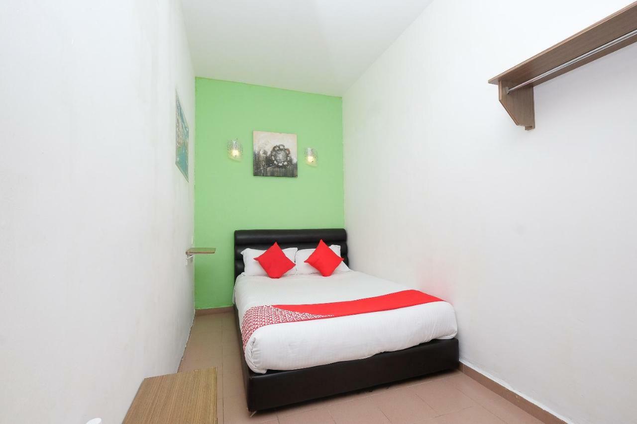 Oyo 850 Gold Star Hotel Chukai Dış mekan fotoğraf